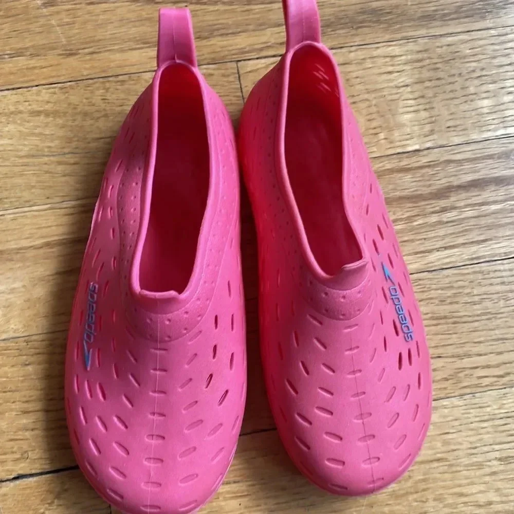 Speedo water shoes kids sz 9/10 pink